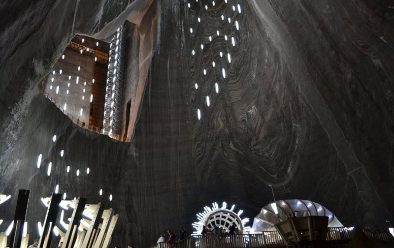 Illustration for article titled Is there an alien base in the heart of this Romanian salt mine or what?